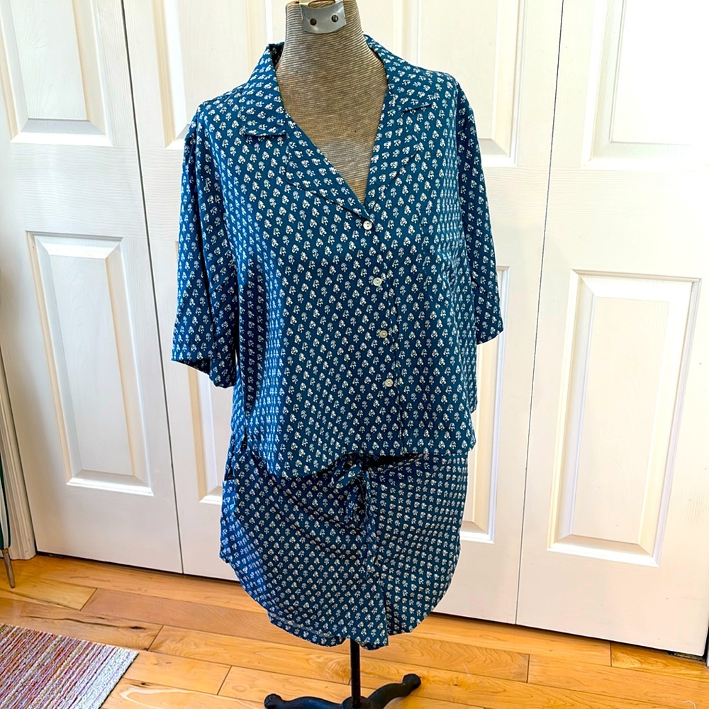Haute Hippie blue and white flower  design 2 piece short pajamas set